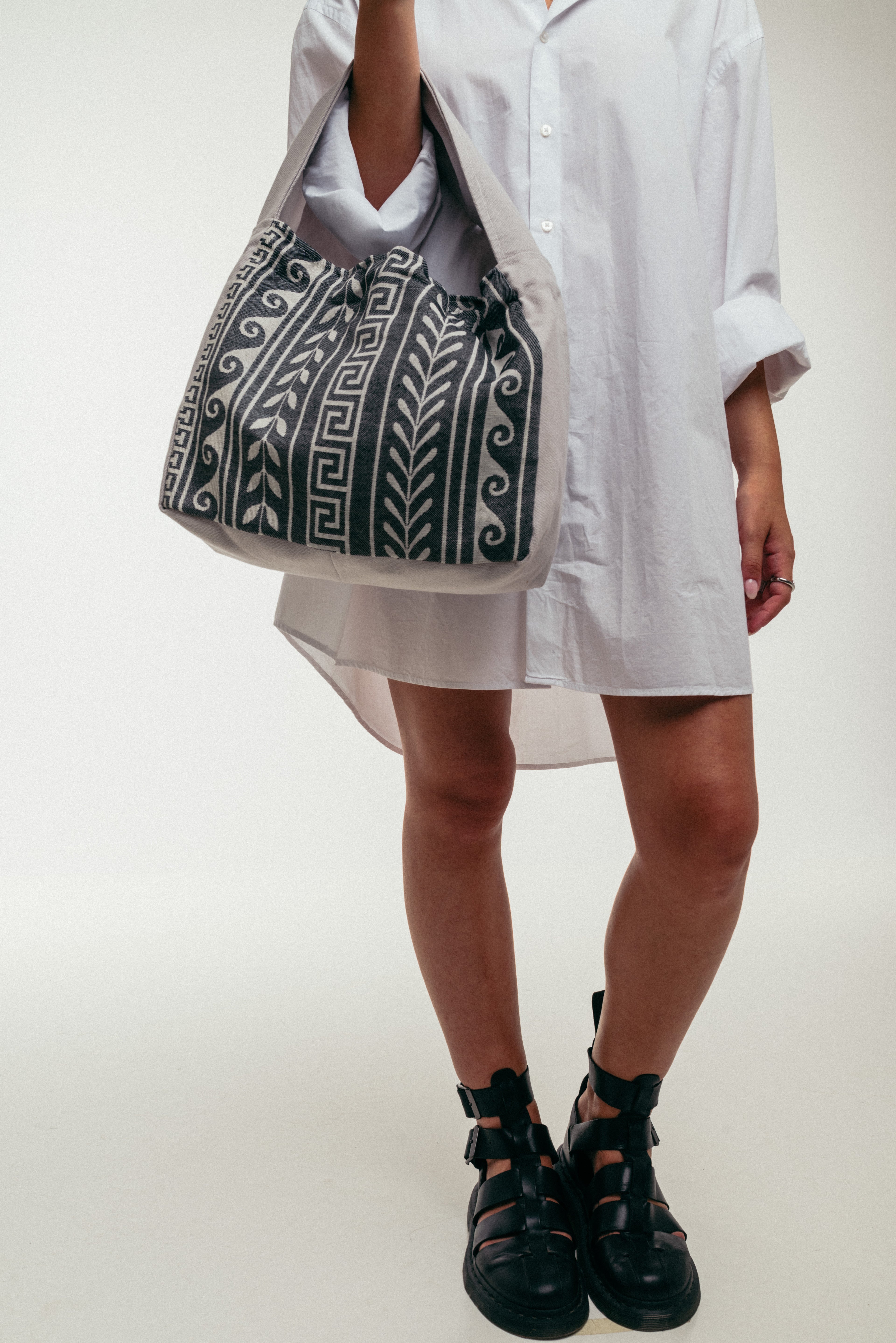 Crete - Medium Tote Bag Meander & Grey Canva with Single Side Handle